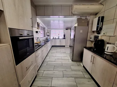 4 Bedroom House For Sale in Leeupoort - 5tz3.webp