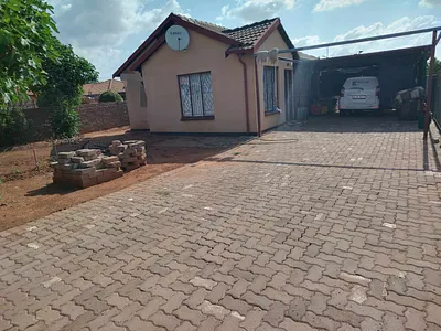 3 Bedroom House For Sale in Akasia - zAIV.webp