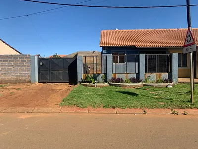 2 Bedroom House To Rent in Soweto - d69M.webp