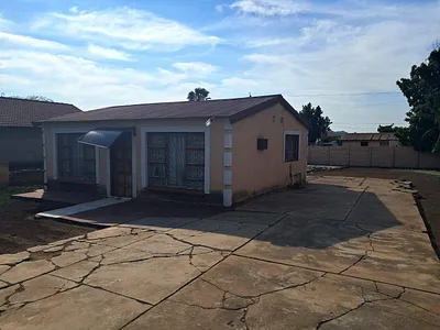 2 Bedroom House For Sale in Ga-rankuwa Unit 4, Ga-rankuwa - 4Erj.webp