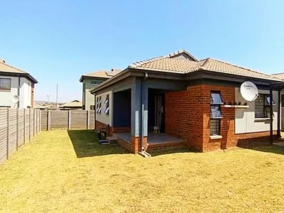 3 Bedroom House For Sale in Pretoria - t1f2.webp