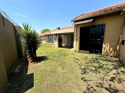 2 Bedroom Townhouse For Sale in Pretoria - flvZ.webp