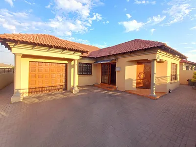 4 Bedroom House For Sale in Pretoria - b8i9.webp