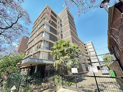 1.5 Bedroom Apartment For Sale in Pretoria - 6PVr.webp