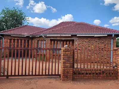 3 Bedroom House For Sale in Rustenburg - KRwh.webp