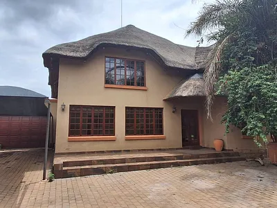 4 Bedroom House For Sale in Hartbeespoort - 4hUo.webp