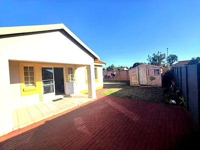 3 Bedroom House For Sale in Akasia - 4U6O.webp