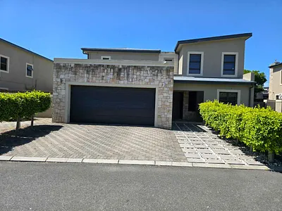 3 Bedroom House For Sale in Durbanville - Q7Lv.webp