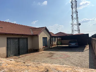 3 Bedroom House For Sale in Soshanguve VV, Soshanguve - ZyJM.webp