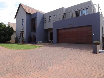 4 Bedroom House For Sale in Leloko Lifestyle & Eco Estate, Hartbeespoort - 5vH7.webp