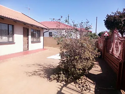 2 Bedroom House For Sale in Pretoria - f5G7.webp