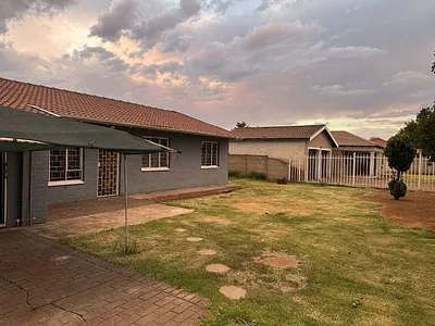 4 Bedroom House For Sale in Bloemfontein - Baxz.webp