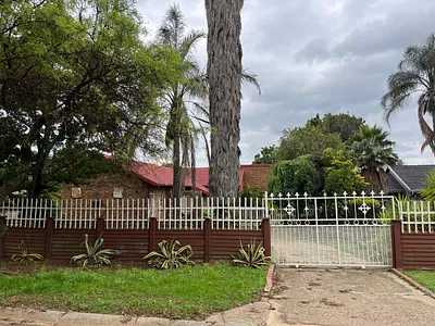 4 Bedroom House For Sale in Rayton - NP57.webp