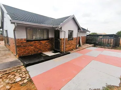 3 Bedroom House For Sale in Soshanguve DD, Soshanguve - R8Po.webp