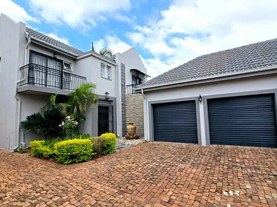 4 Bedroom Townhouse For Sale in Pretoria - iUk0.webp