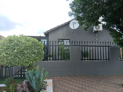 2 Bedroom House For Sale in Pretoria - HsB8.webp