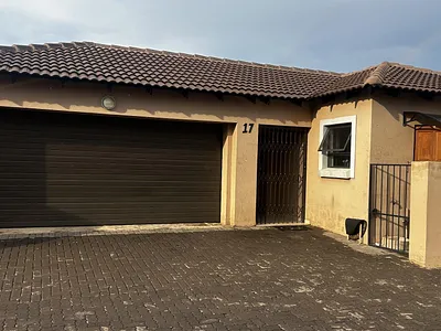 2 Bedroom Townhouse For Sale in Pretoria - fHzU.webp