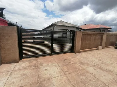 3 Bedroom House For Sale in Soshanguve East - PbRf.webp