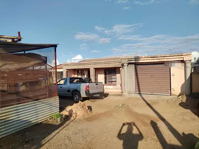 3 Bedroom House For Sale in Soshanguve East - Yaxj.webp