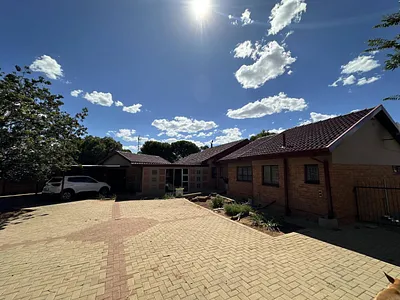 4 Bedroom House For Sale in Bloemfontein - bvUs.webp