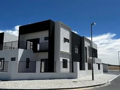 4 Bedroom House For Sale in Blouberg - Gd6b.webp