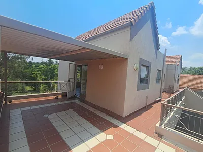 2 Bedroom Apartment For Sale in Midrand - 5HPh.webp
