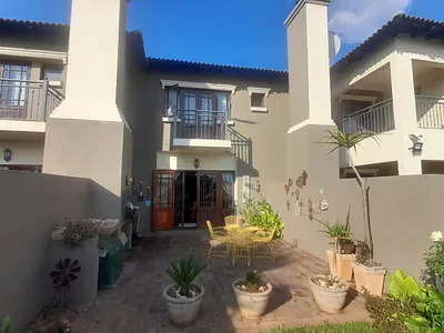 2 Bedroom House For Sale in Hartbeespoort - uWDr.webp