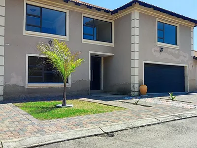 7 Bedroom House For Sale in Brakpan - ikRe.webp