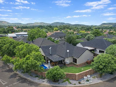 3 Bedroom House For Sale in Hartbeespoort - aVT0.webp