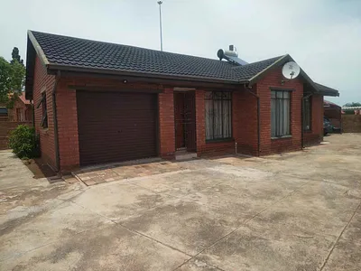 3 Bedroom House For Sale in Soshanguve AA, Soshanguve - sMqX.webp