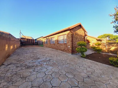 3 Bedroom House For Sale in Pretoria - cBYr.webp