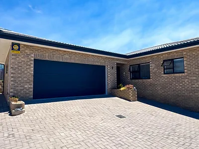 3 Bedroom House For Sale in Mossel Bay - jfJ3.webp