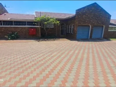 3 Bedroom Townhouse For Sale in Kempton Park - D93z.webp