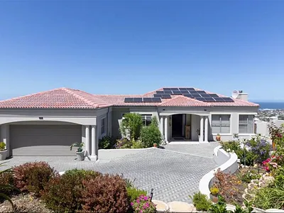 4 Bedroom House For Sale in Hermanus - 642c.webp