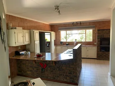 5 Bedroom House For Sale in Johannesburg - 5qC2.webp