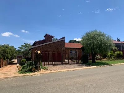 5 Bedroom House For Sale in Johannesburg - 6VIP.webp