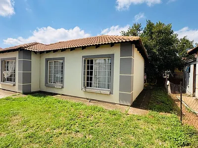 3 Bedroom House For Sale in Akasia - VfO0.webp