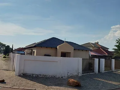 3 Bedroom House For Sale in Akasia - rNg3.webp