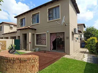 3 Bedroom Townhouse For Sale in Pretoria - AKe5.webp