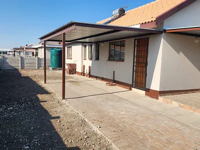 3 Bedroom House For Sale in Rustenburg - Amd3.webp