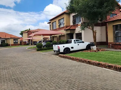3 Bedroom Townhouse To Rent in Rustenburg - 68xU.webp