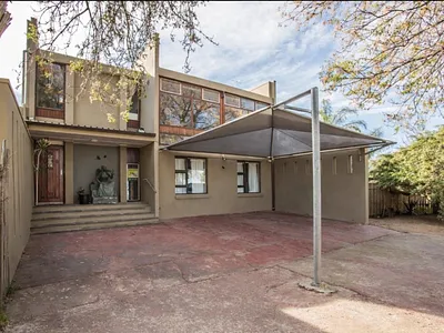 3 Bedroom House For Sale in Oudtshoorn - vWmY.webp