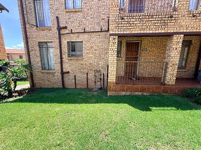 2 Bedroom Apartment For Sale in Roodepoort - VOcV.webp