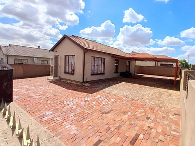 3 Bedroom House For Sale in Soshanguve YY, Soshanguve - HRW6.webp