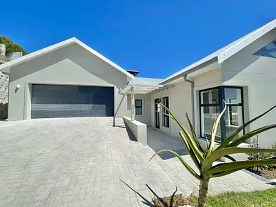 3 Bedroom House For Sale in Mossel Bay - Pp60.webp