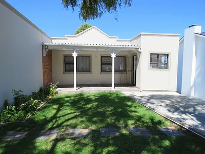 4 Bedroom House For Sale in Kleinmond - CpLm.webp