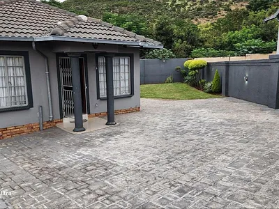 3 Bedroom House For Sale in Rustenburg - J1zq.webp