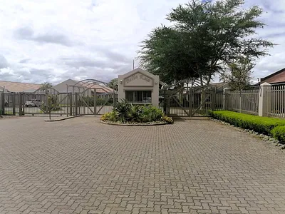 2 Bedroom Townhouse For Sale in Akasia - zSlr.webp