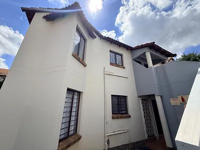 2 Bedroom Apartment For Sale in Randburg - img