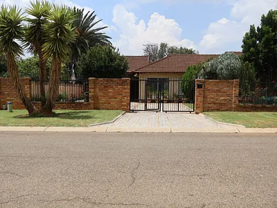 3 Bedroom House To Rent in Kempton Park - img